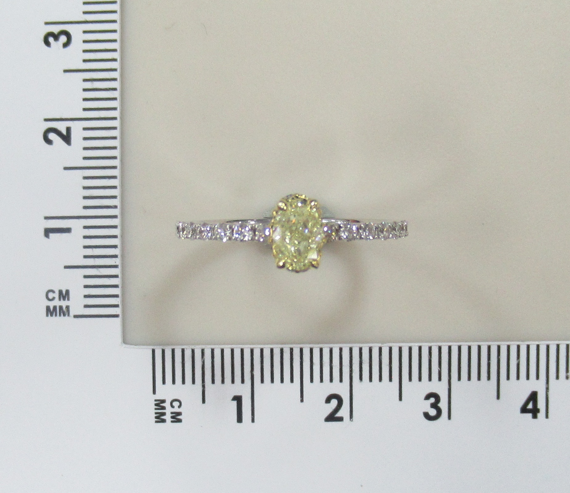 Кольцо из комбинированного золота с желтым бриллиантом